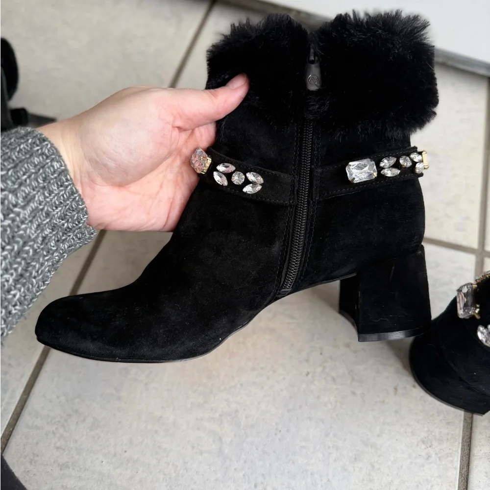 Adrienne Vittadini Lazar Black Fur Trim Ankle Boots 8.5 Block Heel Crystal